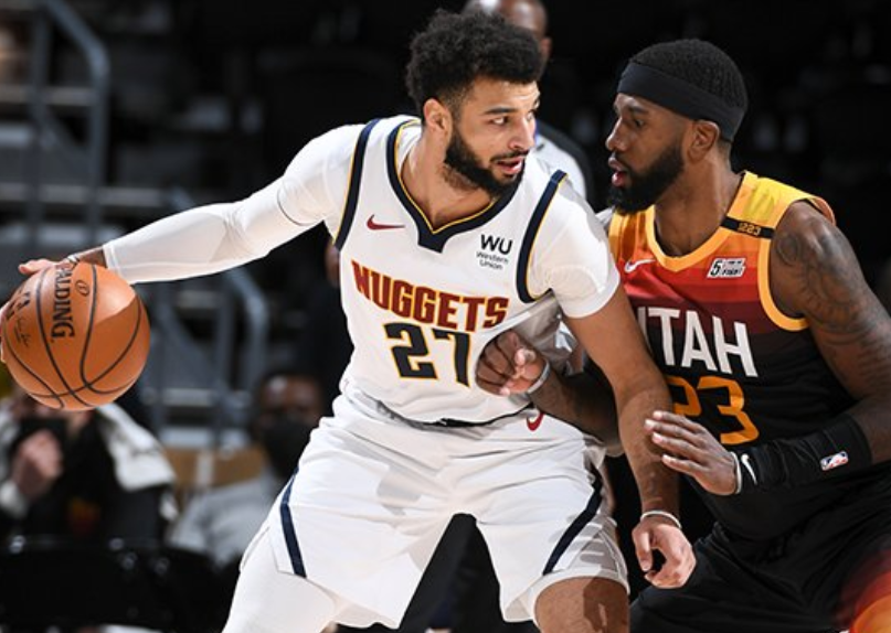 NBA约基奇补时争议三分绝杀勇士，终结对手七连胜登顶西部引热议